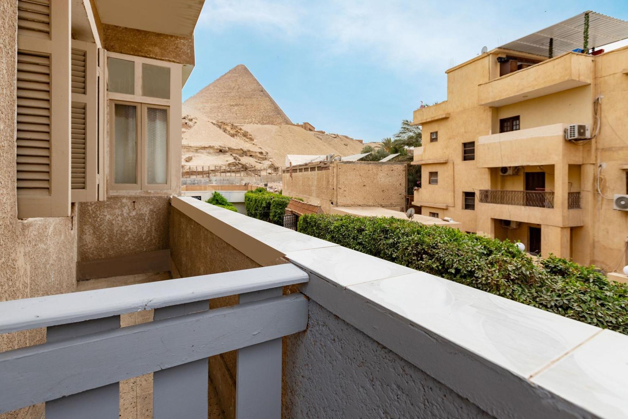 Hotel Khufu Pyramids *