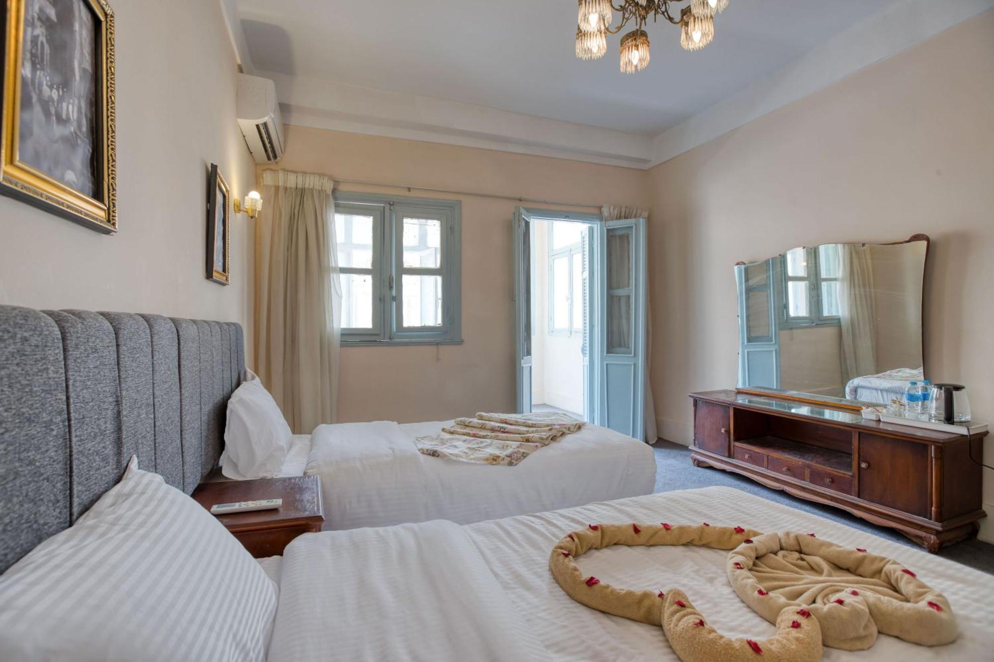 Hotel Khufu Pyramids