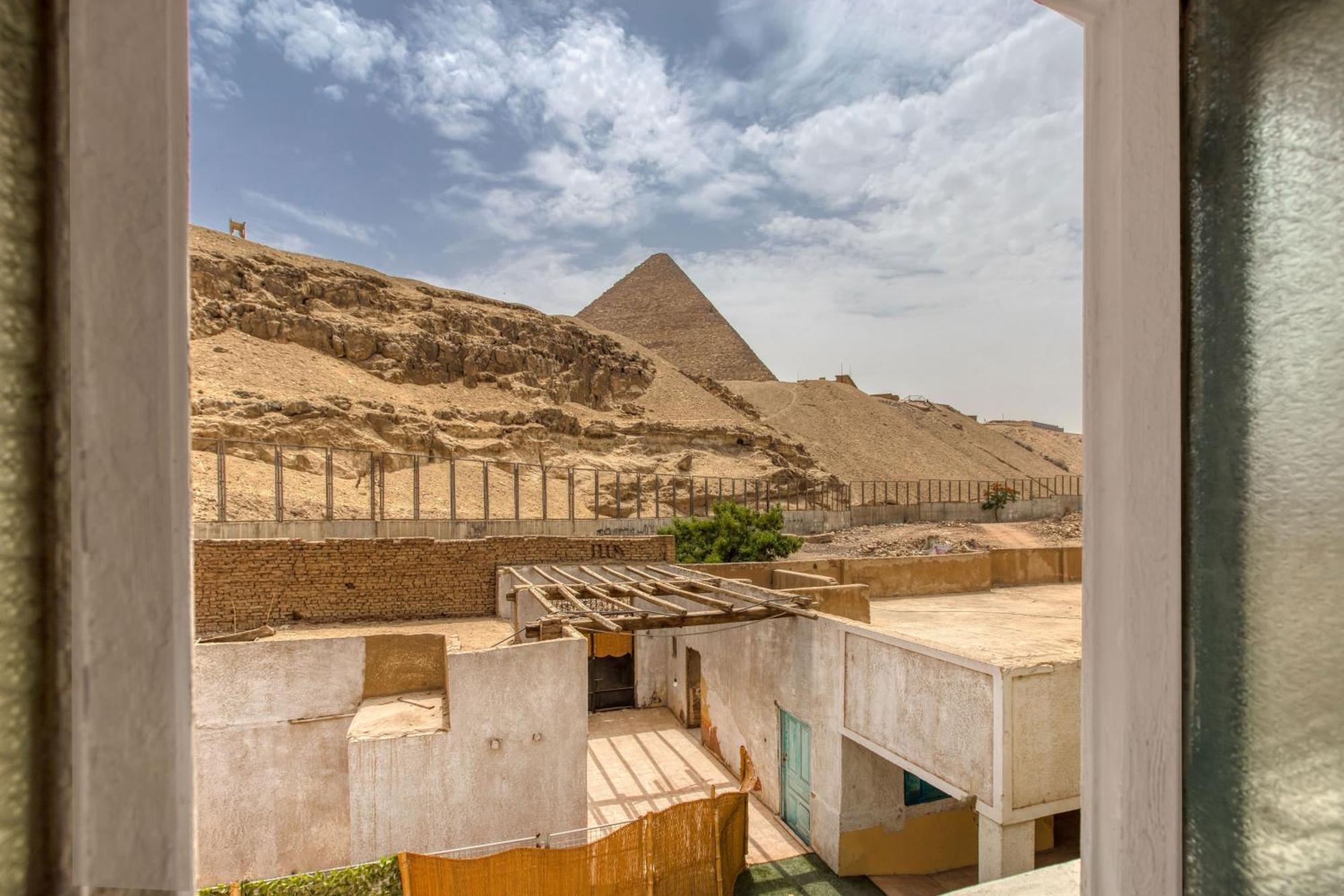 Khufu Pyramids *