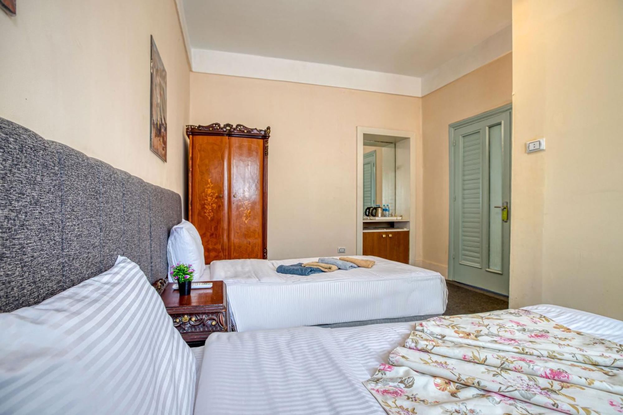 Khufu Pyramids Hotel
