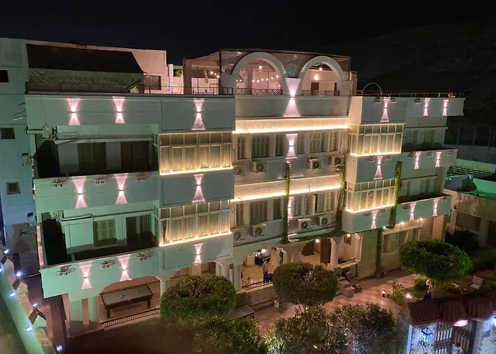 Villa Khufu Pyramids Hotel